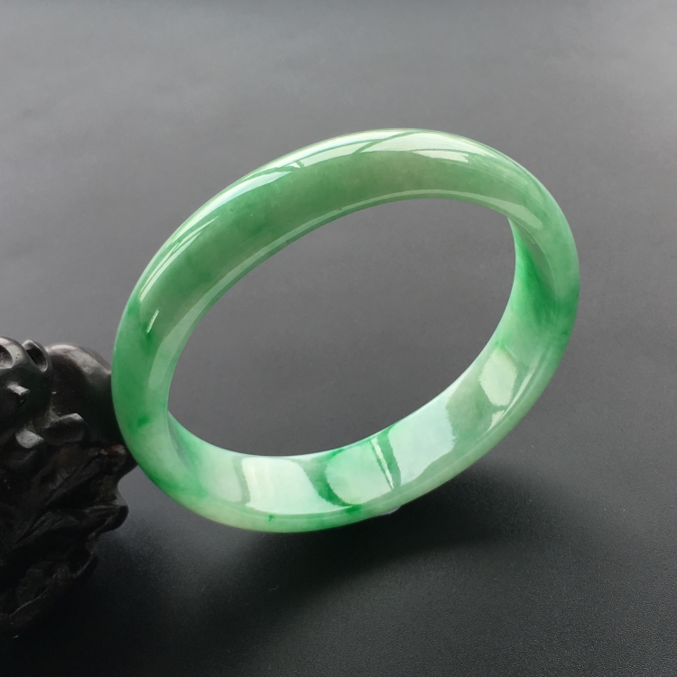 (超值推荐)糯冰种飘翠贵妃镯(58.4mm-50.4mm)