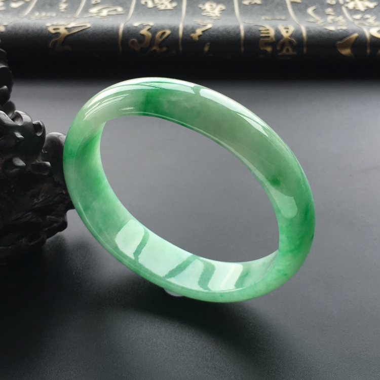 (超值推荐)糯冰种飘翠贵妃镯(58.4mm-50.4mm)