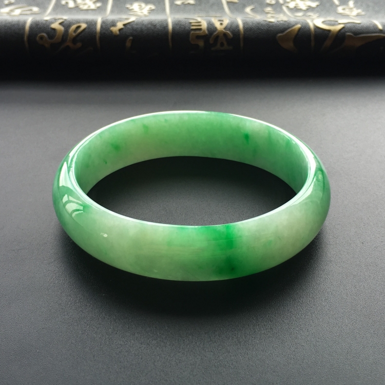 (超值推荐)糯冰种飘翠贵妃镯(58.4mm-50.4mm)