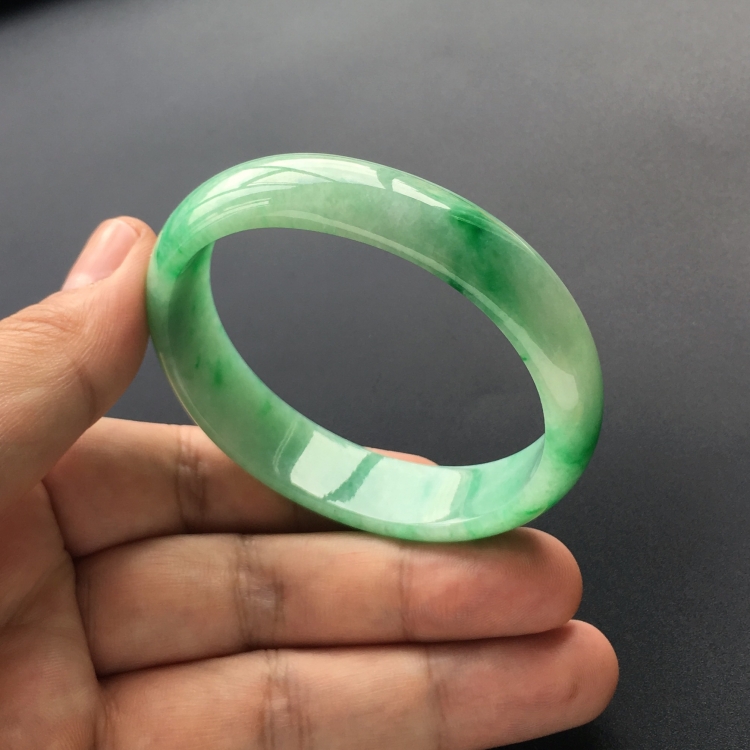 (超值推荐)糯冰种飘翠贵妃镯(58.4mm-50.4mm)