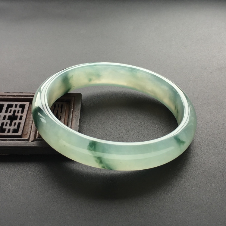 (超值推荐)冰种飘花贵妃镯(55mm-47.8mm)