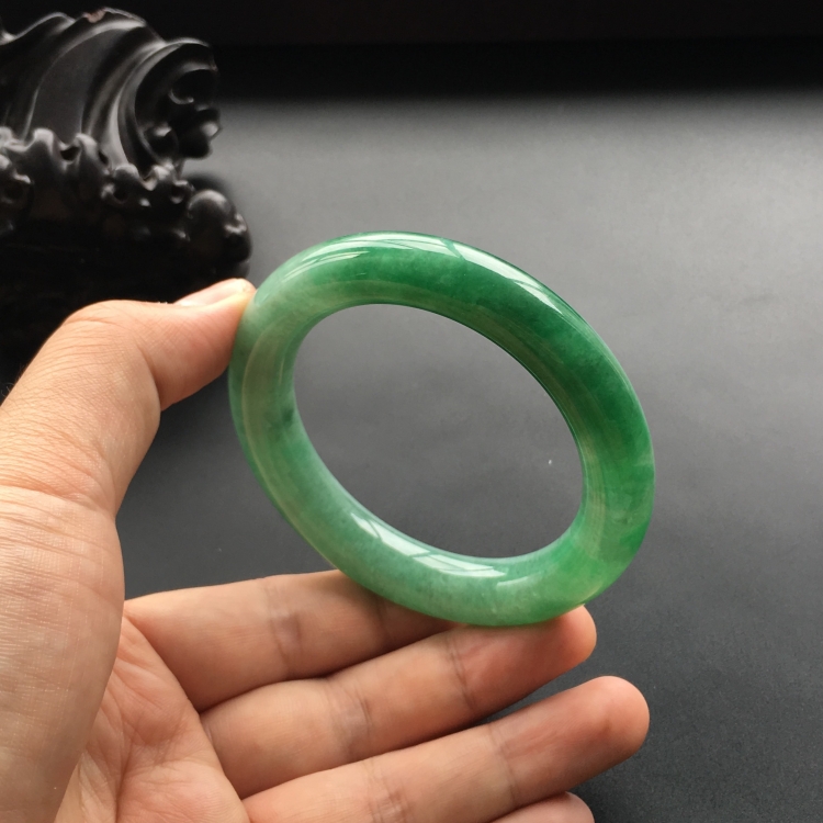 (超值推荐)糯冰种翠色圆条手镯(58mm)