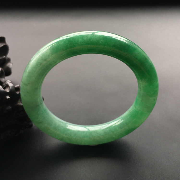 (超值推荐)糯冰种翠色圆条手镯(58mm)