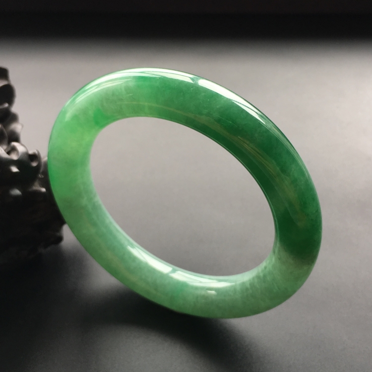(超值推荐)糯冰种翠色圆条手镯(58mm)