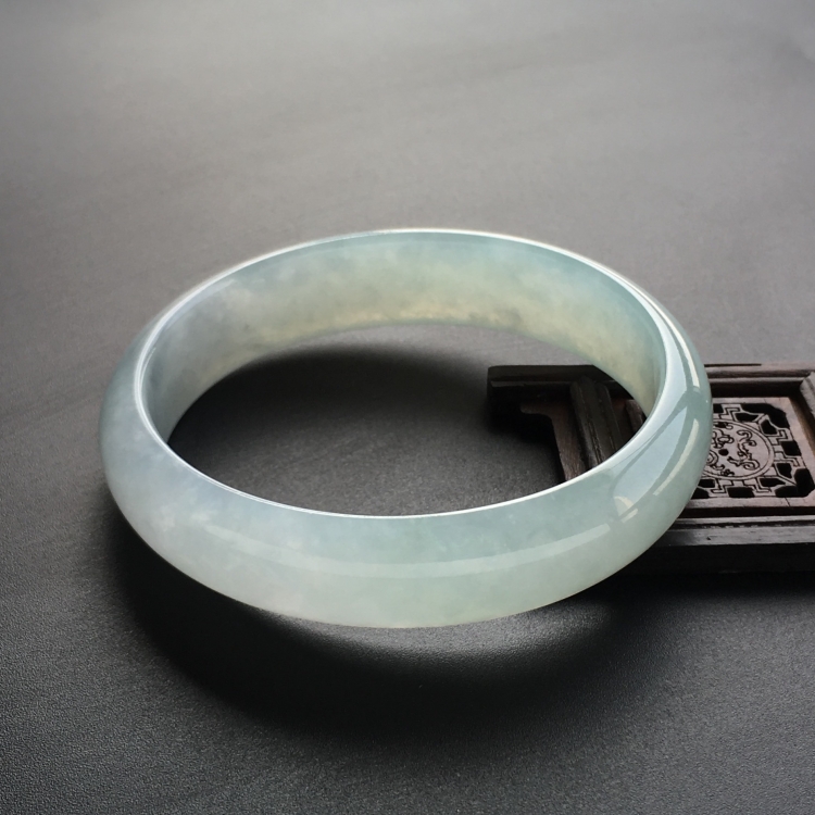 (超值推荐)糯冰种晴水贵妃镯(58.3mm-53.3mm)