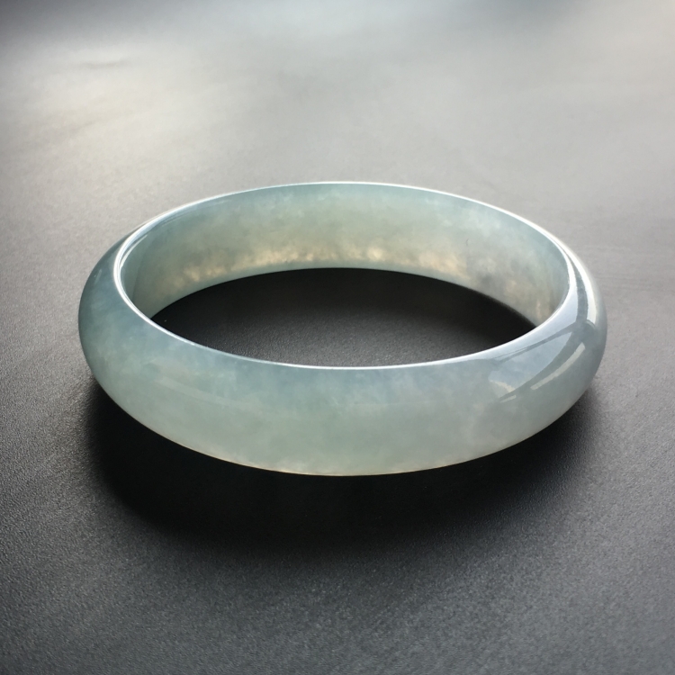 (超值推荐)糯冰种晴水贵妃镯(58.3mm-53.3mm)