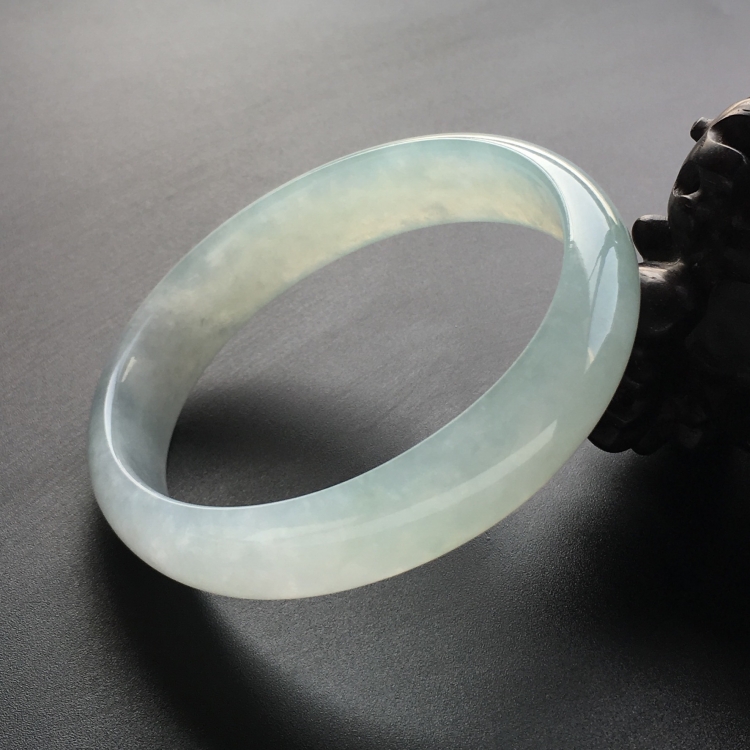 (超值推荐)糯冰种晴水贵妃镯(58.3mm-53.3mm)