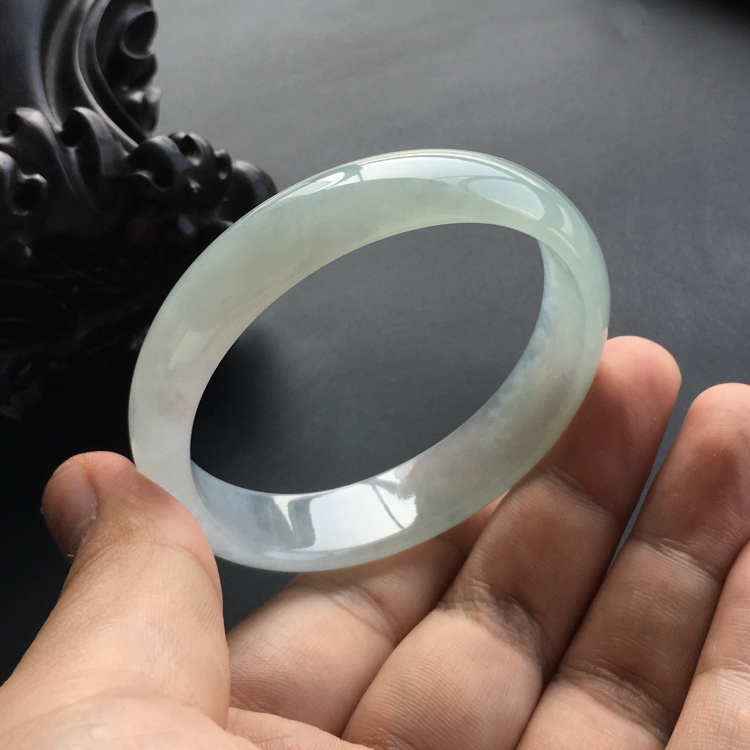 (超值推荐)糯冰种晴水贵妃镯(58.3mm-53.3mm)