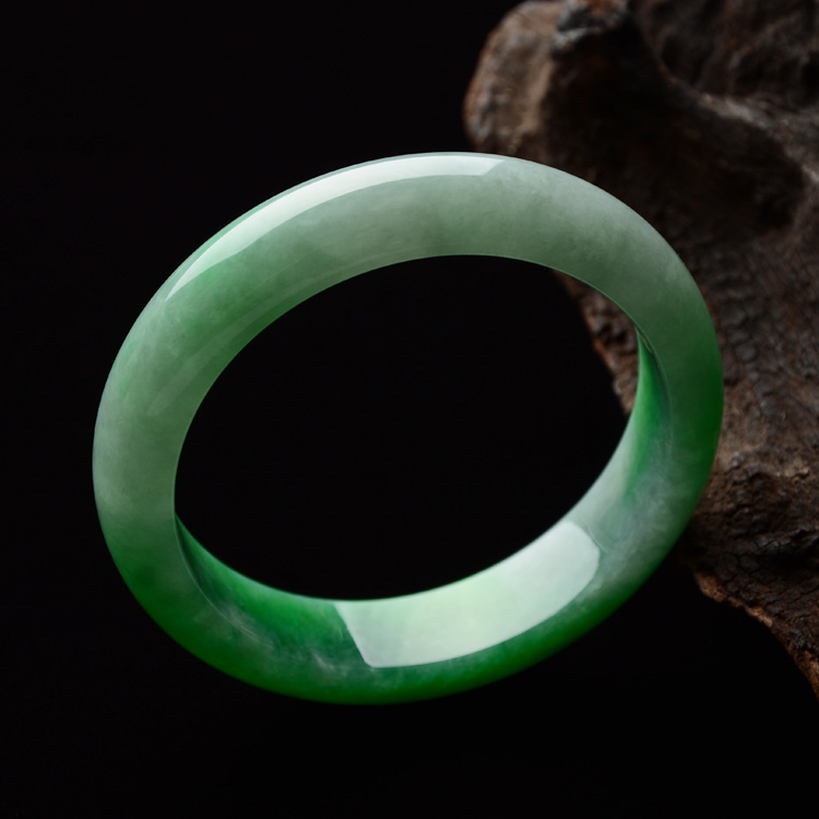 （超值推荐）糯冰种阳绿手镯（56.7mm）
