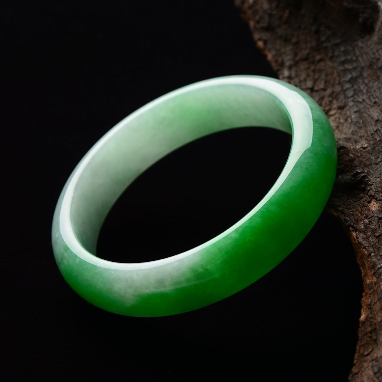 （超值推荐）糯冰种阳绿手镯（56.7mm）