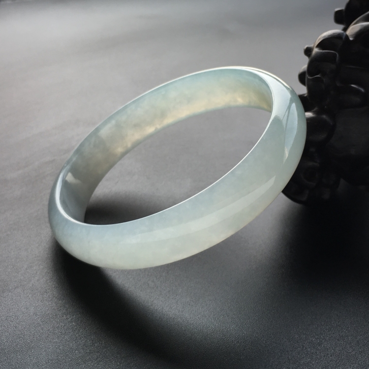 (超值推荐)糯冰种晴水贵妃镯(60mm-53.7mm)