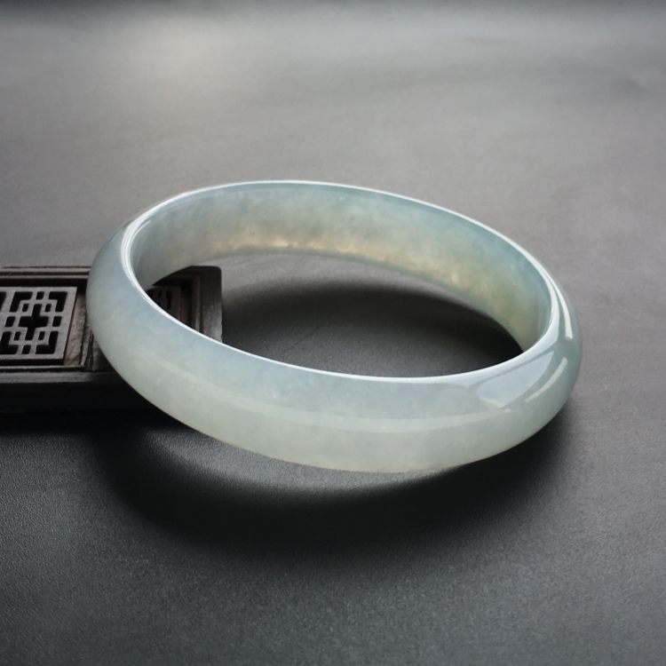 (超值推荐)糯冰种晴水贵妃镯(60mm-53.7mm)