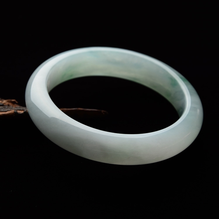 （超值推荐）糯冰种略飘花手镯（57mm）
