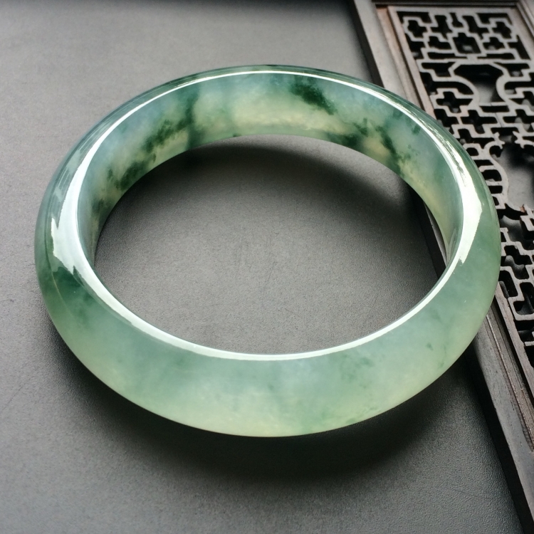 （超值推荐）冰种飘花手镯（57mm）