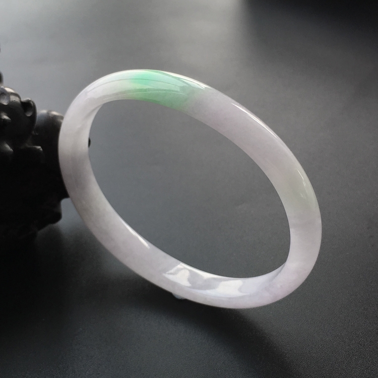 (超值推荐)糯冰种春带彩贵妃镯(56.2mm-46.4mm)