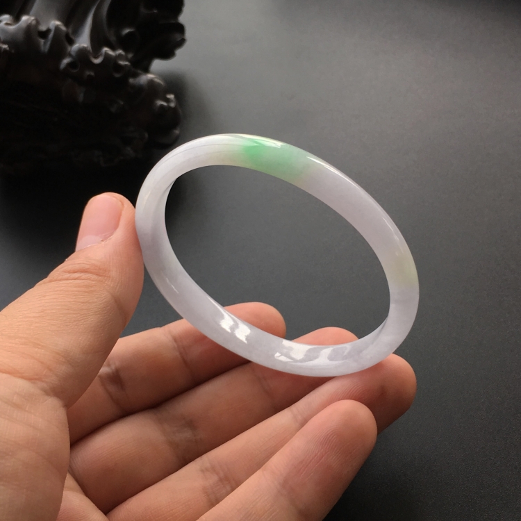 (超值推荐)糯冰种春带彩贵妃镯(56.2mm-46.4mm)