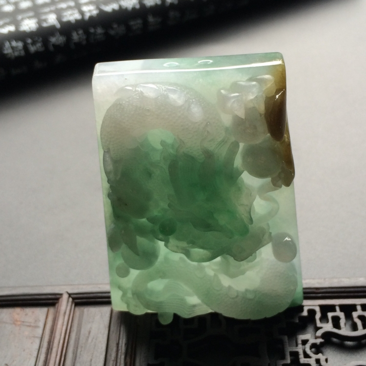 （超值推荐）糯冰种晴水略带褐黄翡龙牌挂件