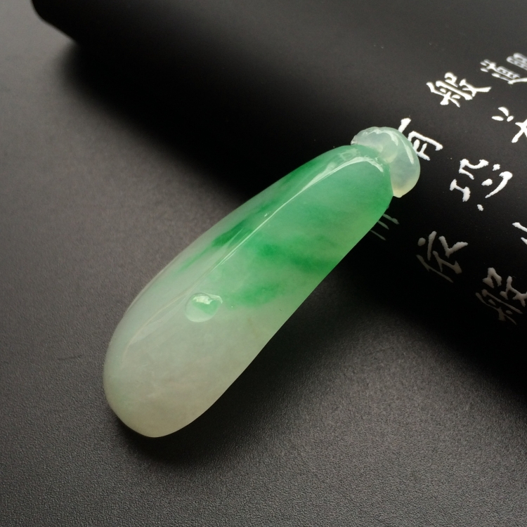 （超值推荐）糯冰种飘翠福瓜挂件