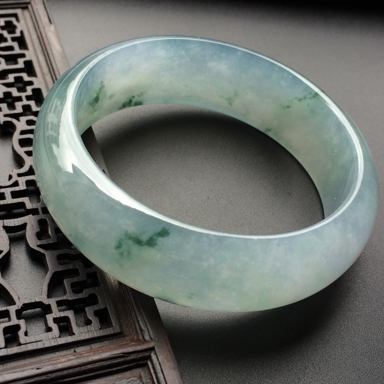 （超值推荐）冰种飘花手镯（58mm）