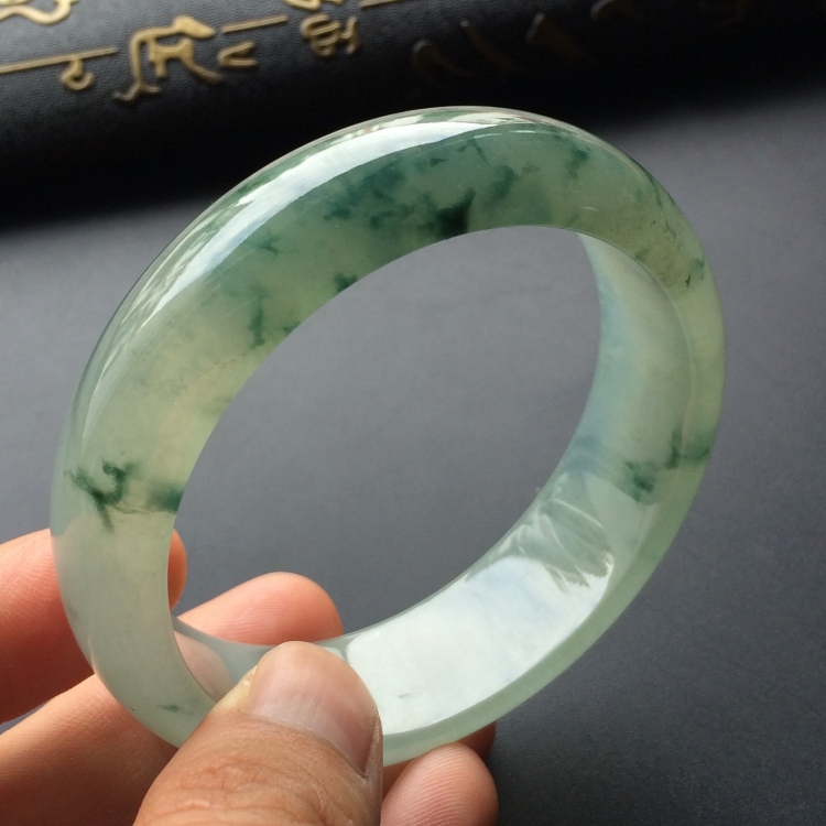 （超值推荐）冰种飘花手镯（56.9mm）