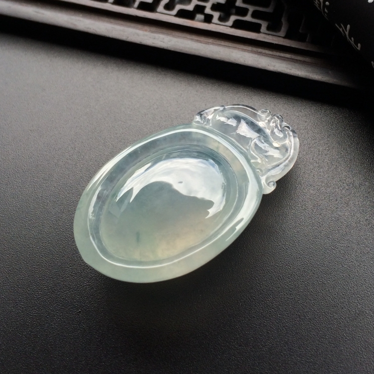 （超值推荐）冰种略飘花寿桃挂件