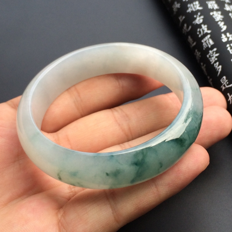 （超值推荐）糯冰种飘花手镯（55.5mm）