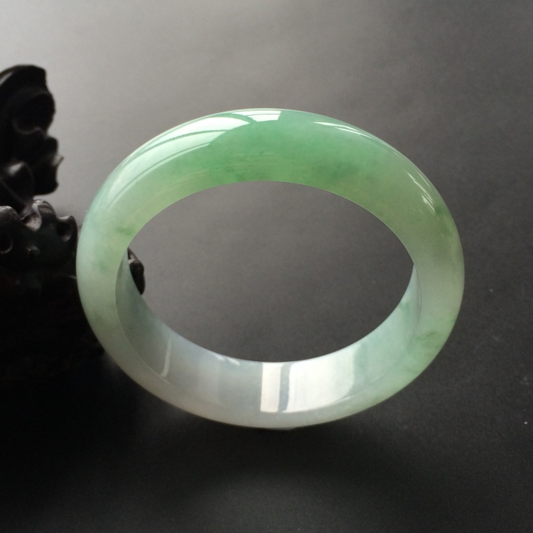 (超值推荐)糯冰种晴水略飘花手镯(55.8mm)