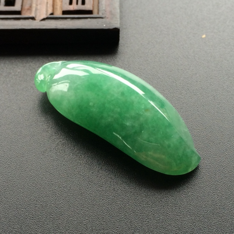 (超值推荐)糯冰种豆绿福瓜挂件