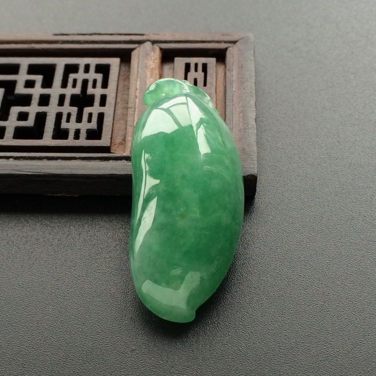 (超值推荐)糯冰种豆绿福瓜挂件