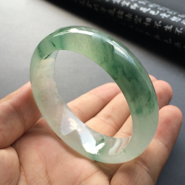 （超值推荐）冰种飘花手镯（55mm）