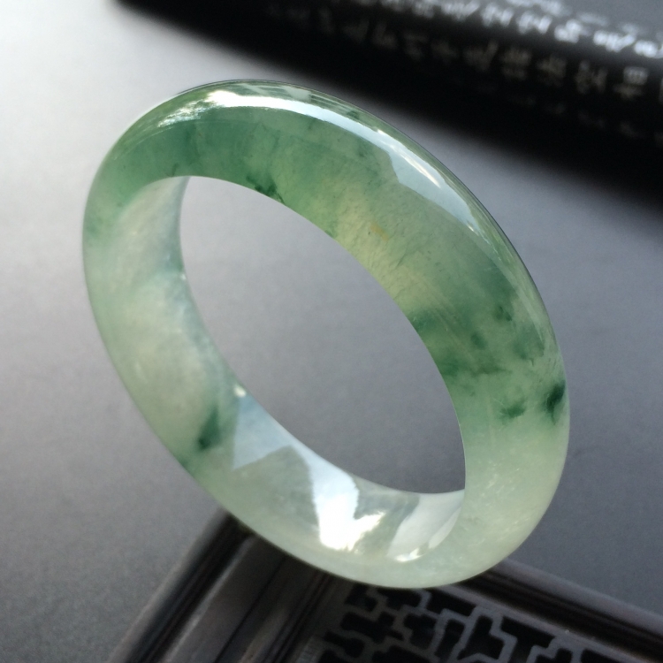 （超值推荐）冰种飘花手镯（55mm）