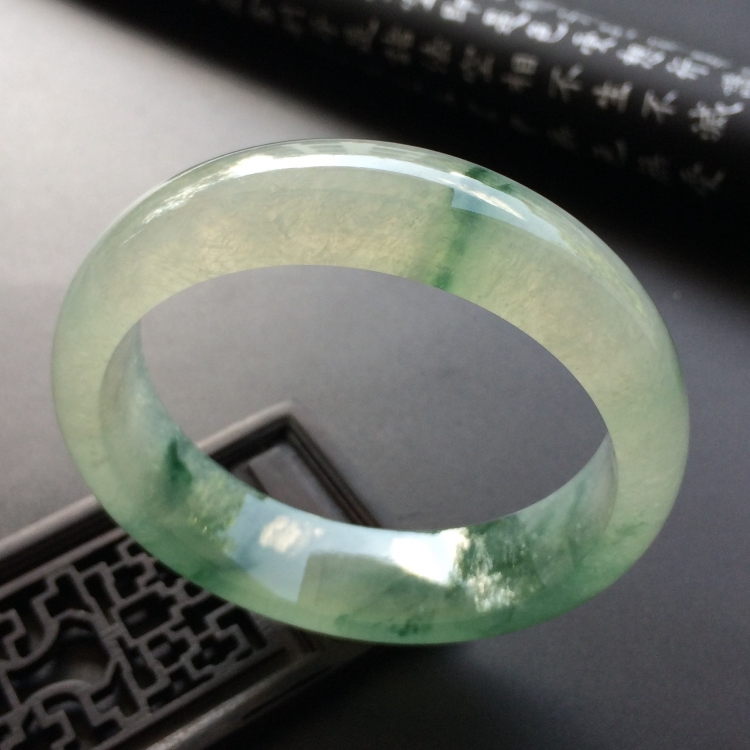（超值推荐）冰种飘花手镯（55mm）