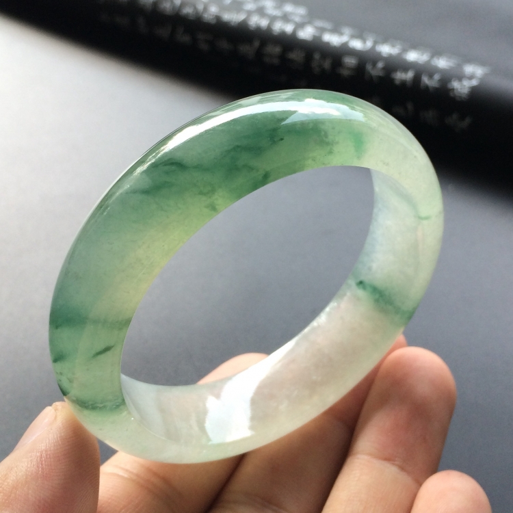 （超值推荐）冰种飘花手镯（55mm）