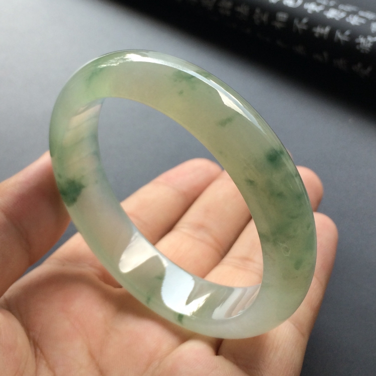 （超值推荐）冰种飘花手镯（56.1mm）