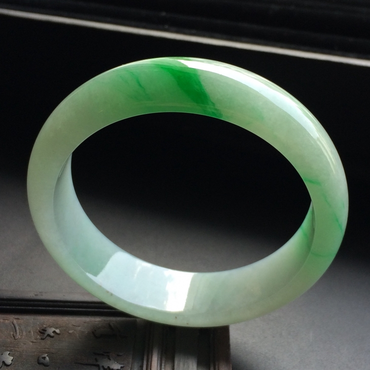 （超值推荐）糯冰种飘翠手镯（55.5mm）