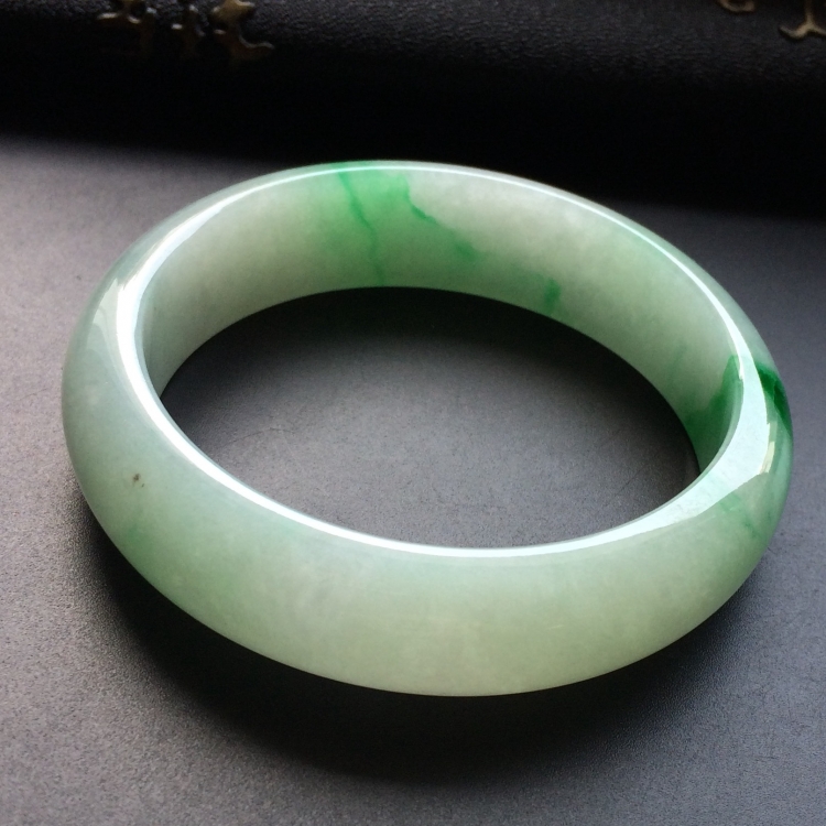 （超值推荐）糯冰种飘翠手镯（55.5mm）