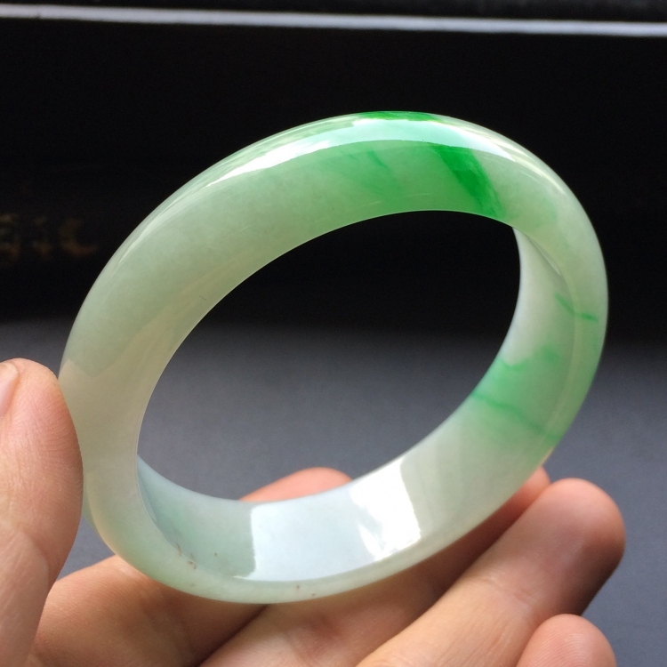 （超值推荐）糯冰种飘翠手镯（55.5mm）