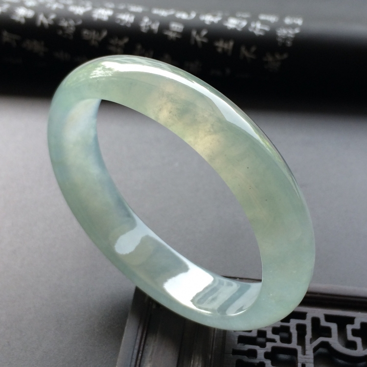 （超值推荐）冰种淡晴水贵妃镯（57.2-47.7mm）