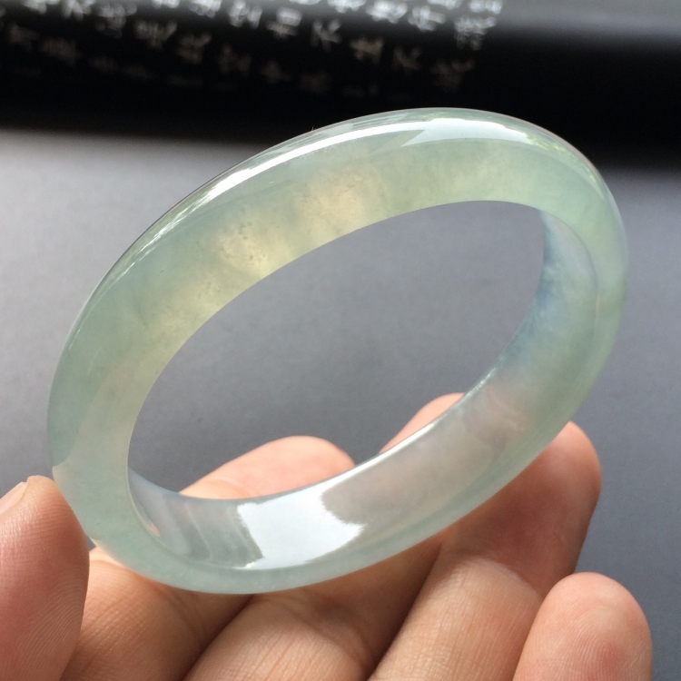 （超值推荐）冰种淡晴水贵妃镯（57.2-47.7mm）