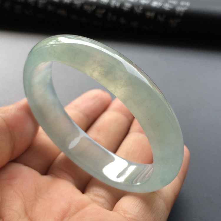 （超值推荐）冰种淡晴水贵妃镯（57.2-47.7mm）