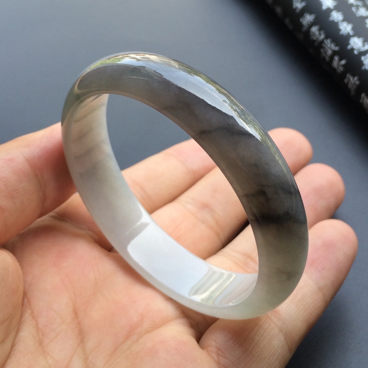 （超值推荐）糯冰种墨色手镯（55.8mm）
