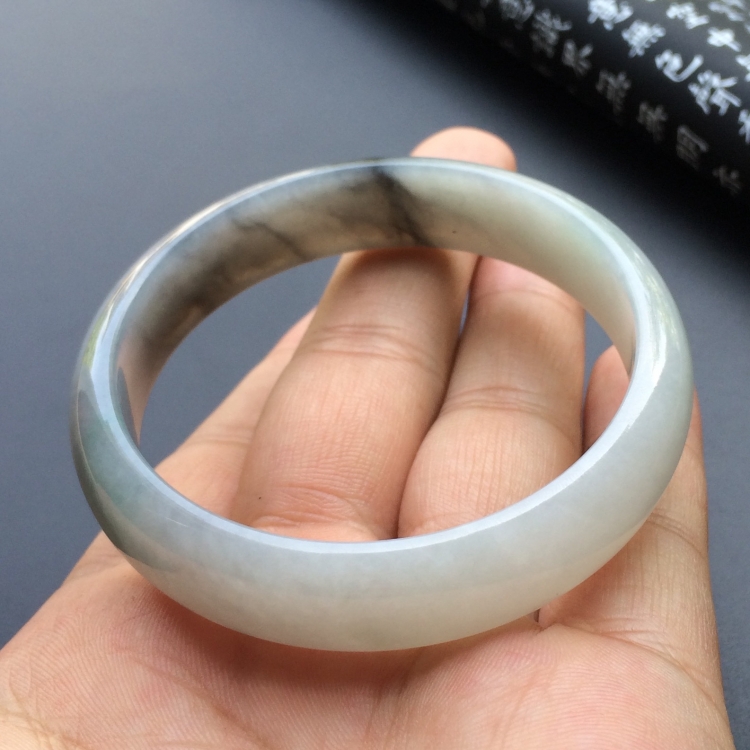（超值推荐）糯冰种墨色手镯（55.8mm）
