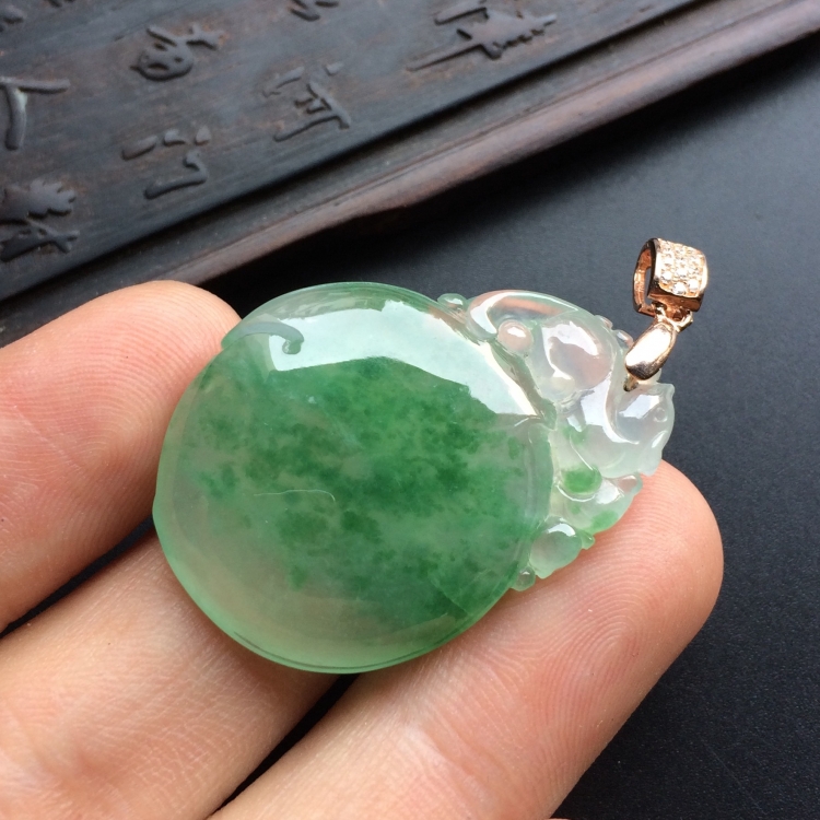 （超值推荐）冰种飘花寿桃挂件