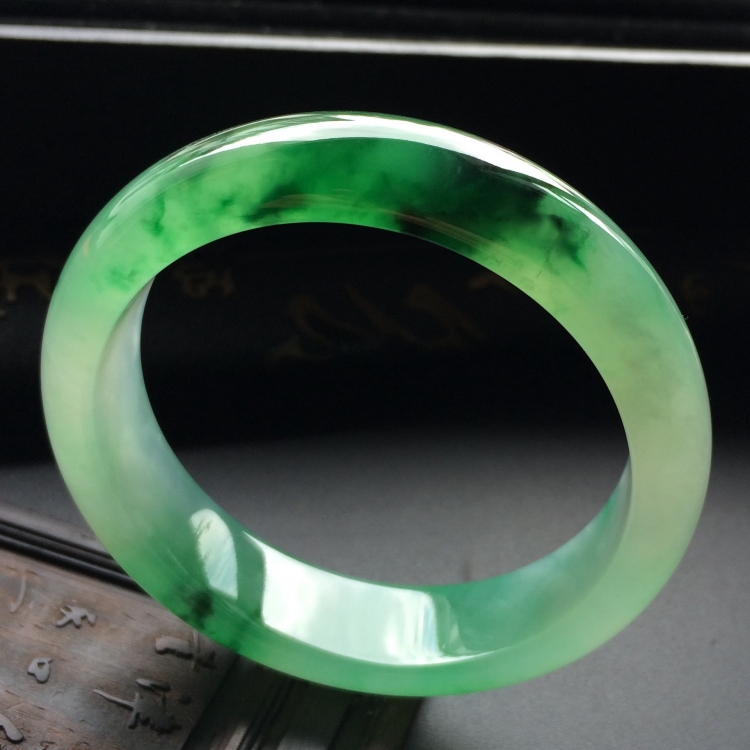 （超值推荐）冰种飘绿花手镯（55.7mm）