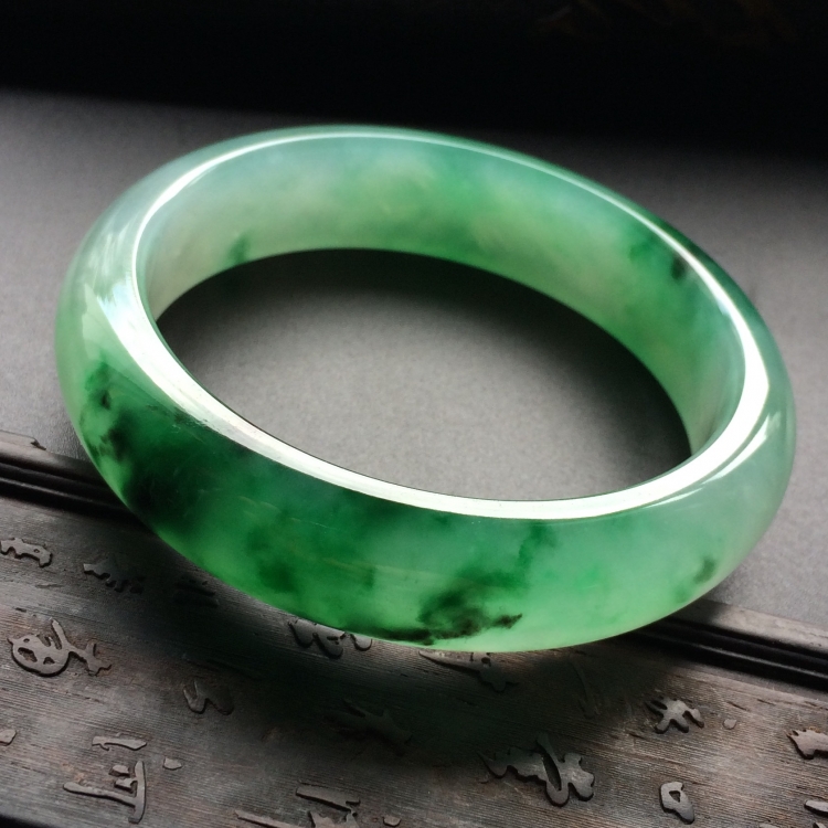 （超值推荐）冰种飘绿花手镯（55.7mm）
