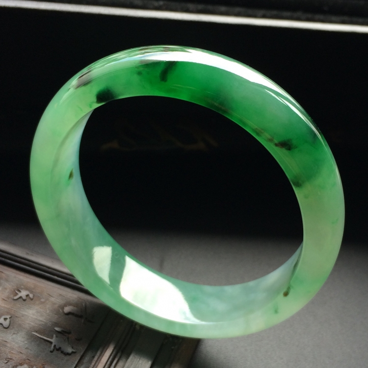 （超值推荐）冰种飘绿花手镯（53.7mm）