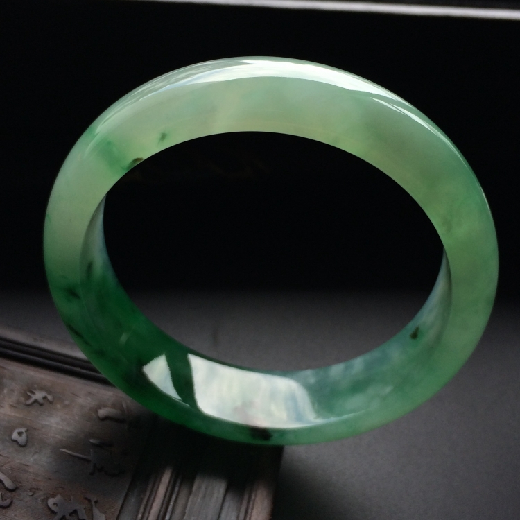 （超值推荐）冰种飘绿花手镯（53.7mm）