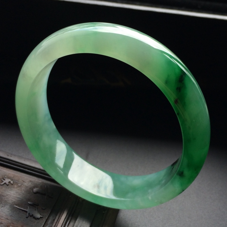 （超值推荐）冰种飘绿花手镯（53.7mm）