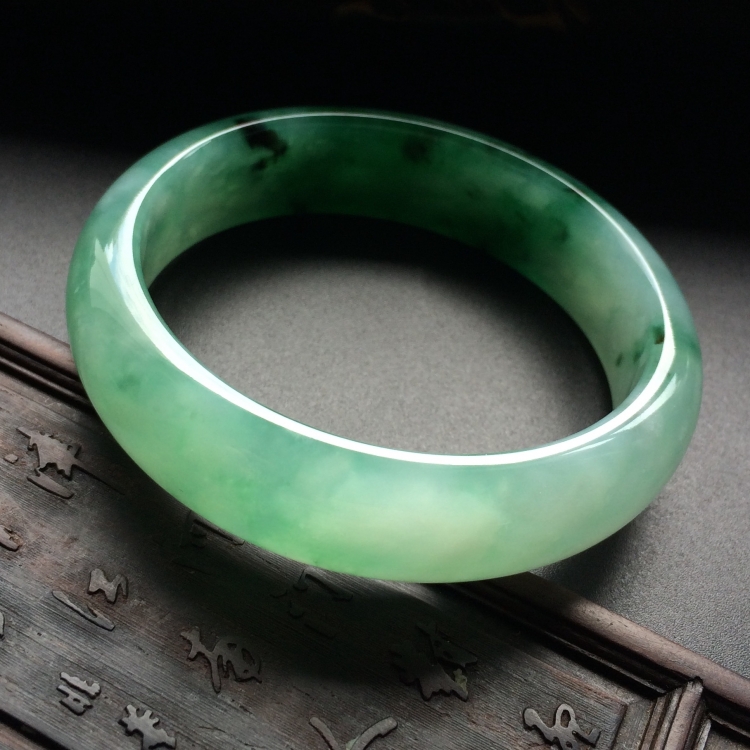（超值推荐）冰种飘绿花手镯（53.7mm）