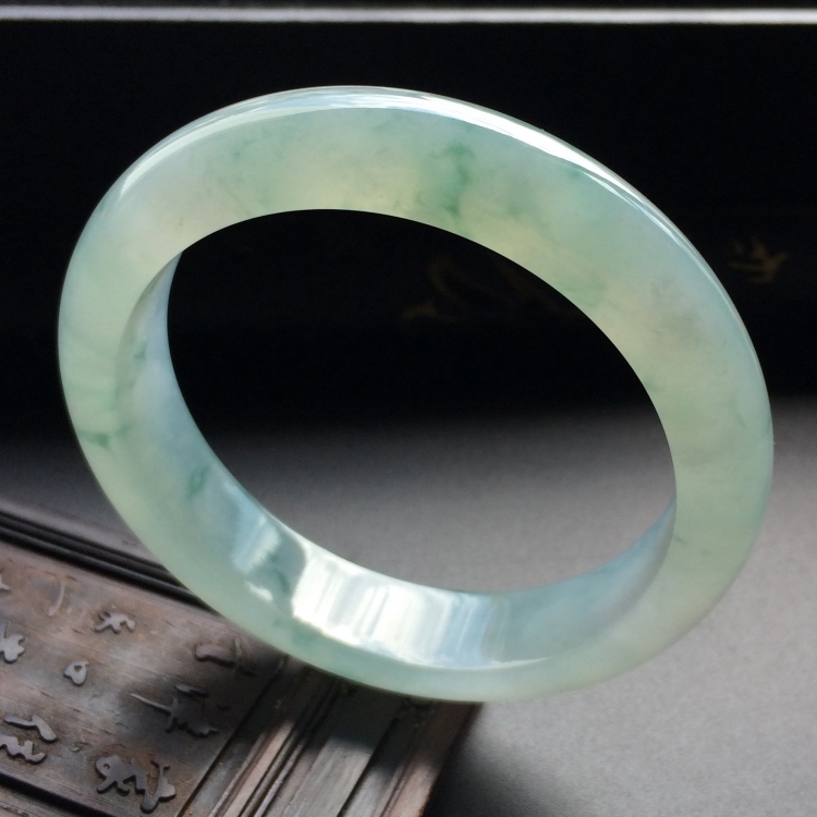 （超值推荐）冰种飘花手镯（56.6mm）